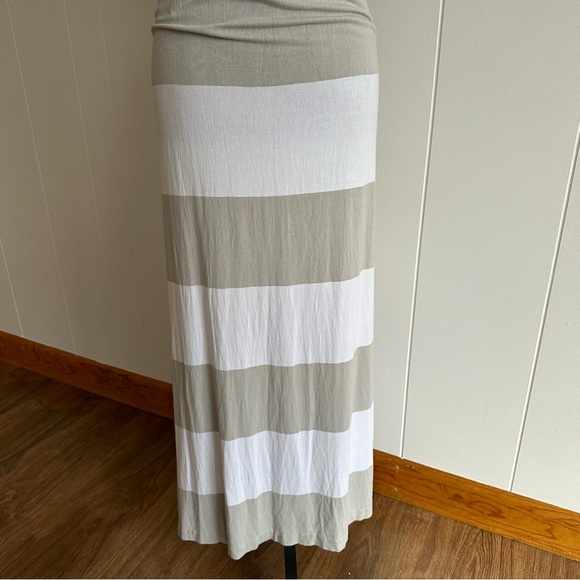 JAYGODFREY Grey and White Horizontal Striped Maxi Dress - Picture 13 of 14